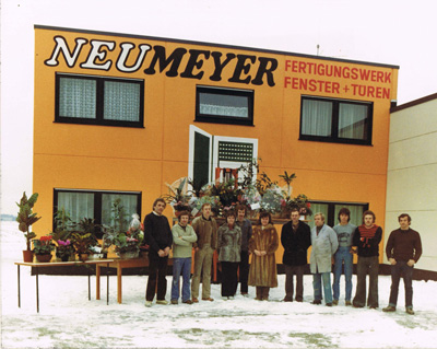 Eine alte Fotografie aus den 60ger Jahren der Firma Neumeyer: Fertigungswerk Fenster und Türen